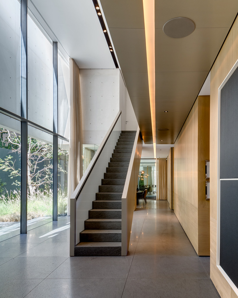 legorreta-seplveda-blancasmoran-montes-pirineos-house-mexico-city-designboom-02