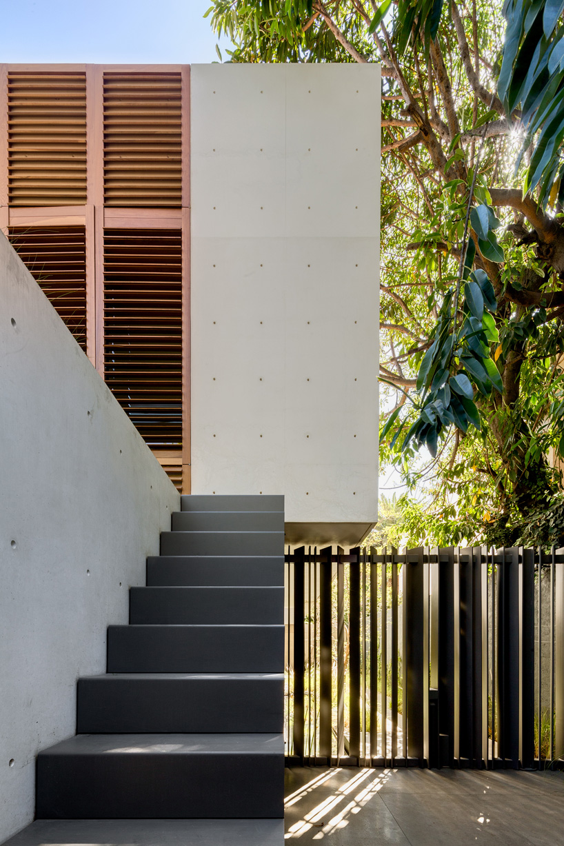 legorreta-seplveda-blancasmoran-montes-pirineos-house-mexico-city-designboom-02