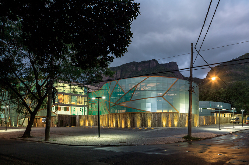 mopi-school-mareines-and-patalano-arquitetura-rio-de-janiero-designboom-02