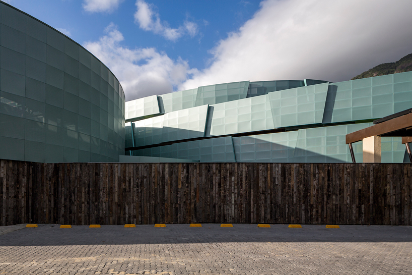 mopi-school-mareines-and-patalano-arquitetura-rio-de-janiero-designboom-02