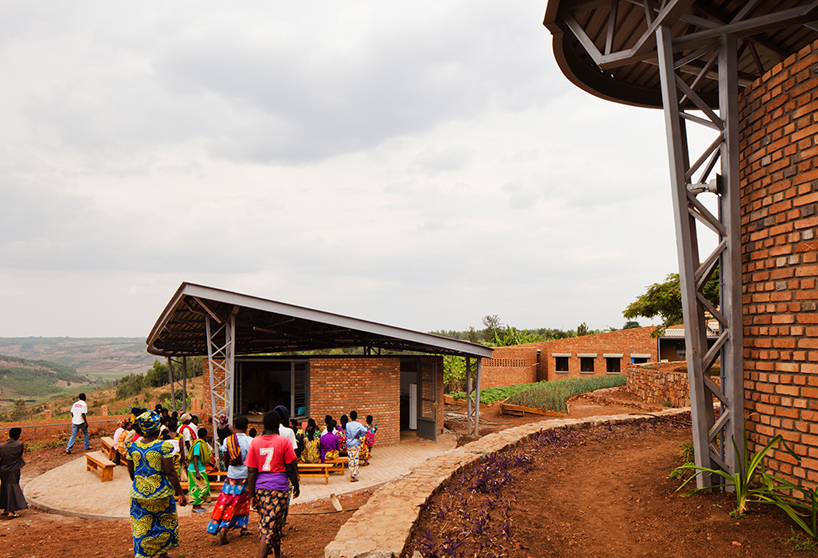 sharon-davis-design-womens-opportunity-center-rwanda-designboom-02