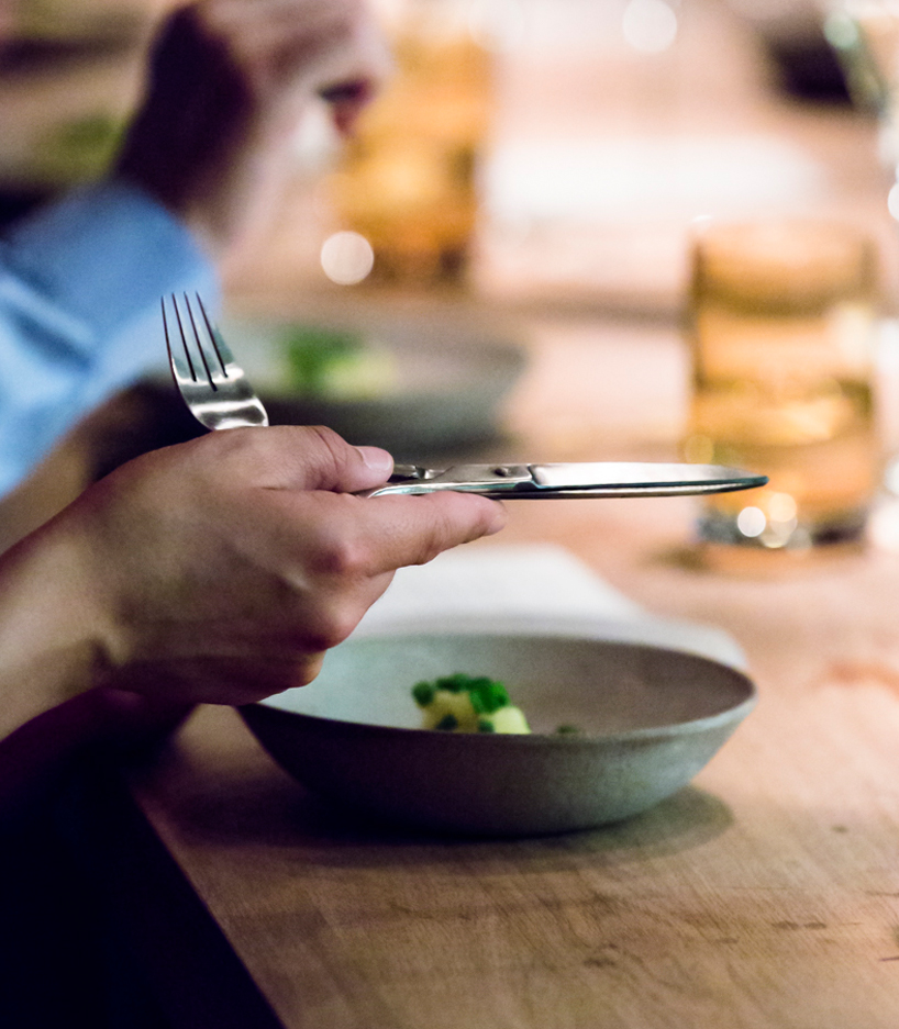 steinbeisser-experimental-gastronomy-berlin-cutlery-designboom-02