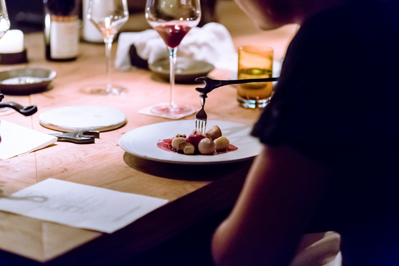 steinbeisser-experimental-gastronomy-berlin-cutlery-designboom-02