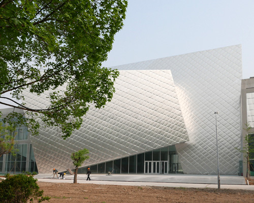 studio zhu pei completes minsheng contemporary art museum in china