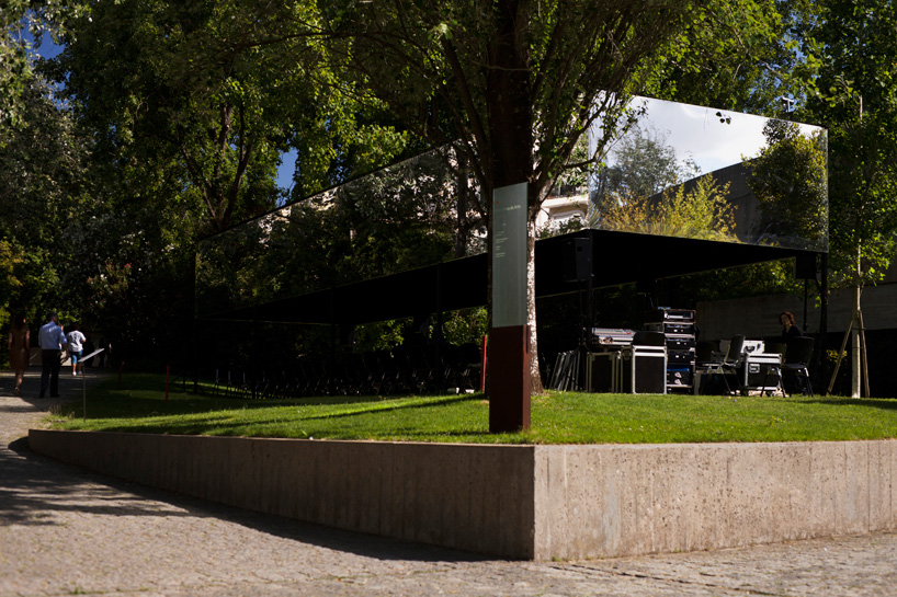 subvert studio tupa a south american totem mirrored pavilion lisbon designboom