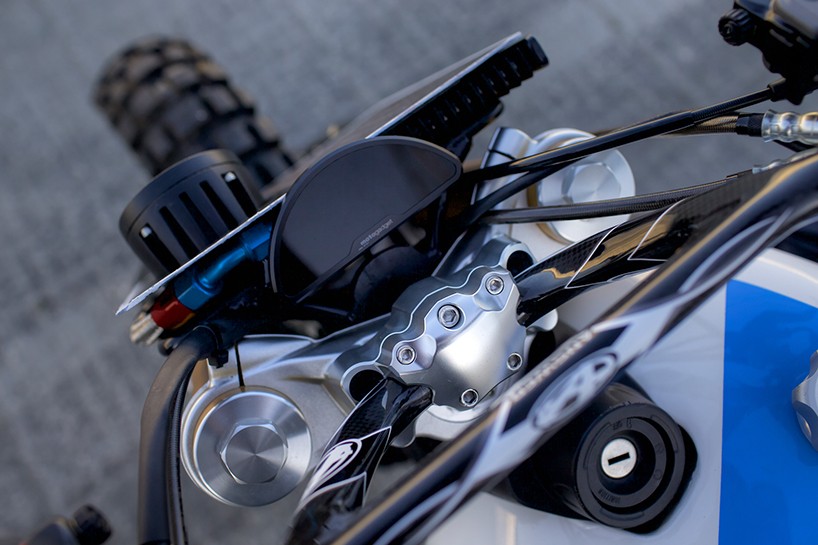 JSK-custom-design-chocolate-slider-designboom-07