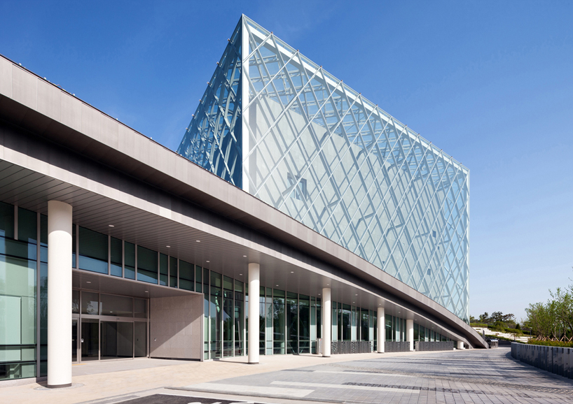 SAMOO-architects-presidential-archive-of-korea-designboom-02