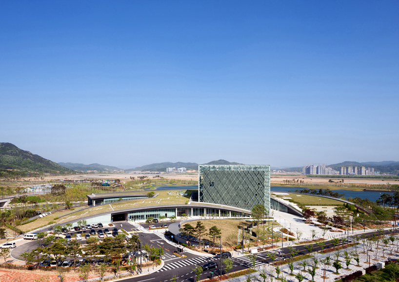 SAMOO-architects-presidential-archive-of-korea-designboom-02