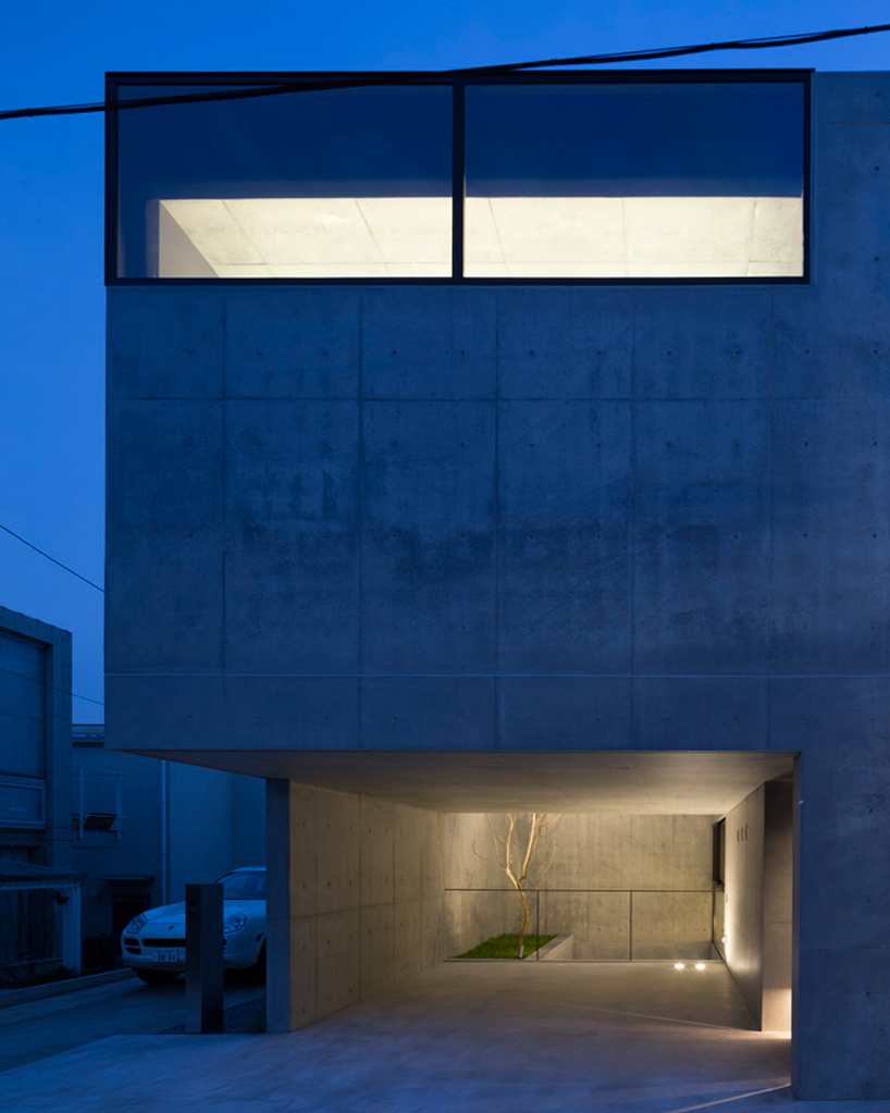 Apollo Architects Forms Garage With An Overhang In Minimalistic Grigio House In Tokyo