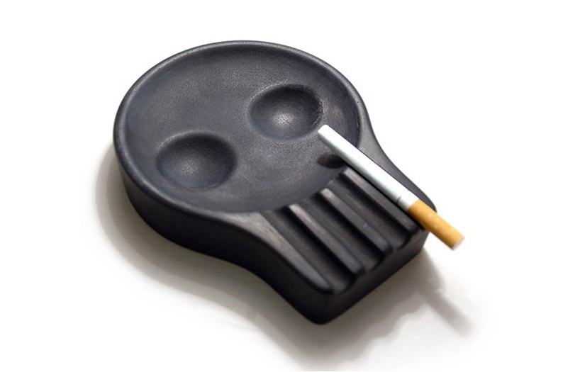 ash-tray-skull-cristian-sjostrom-designboom6-818x700-818x700
