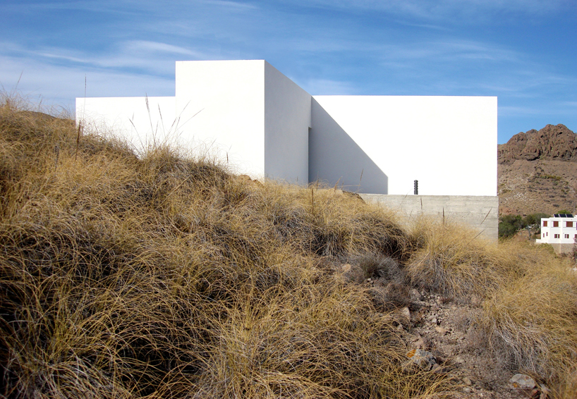 casa-gallarda-jose-francisco-garcia-sanchez-architects-studio-JFGS-designboom-02
