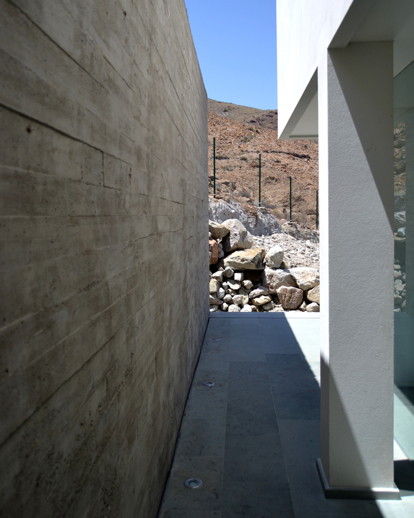 casa-gallarda-jose-francisco-garcia-sanchez-architects-studio-JFGS-designboom-02
