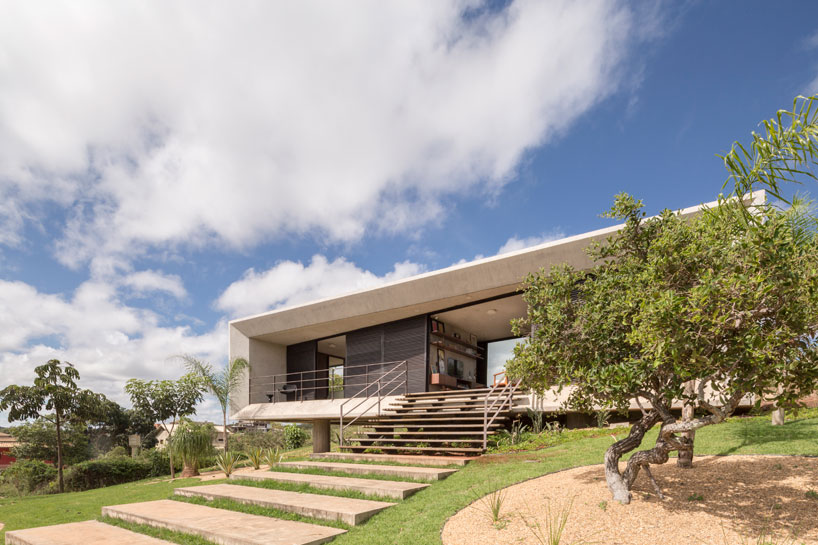 casa-solar-da-serra-3.4-arquitetura-brasilia-brazil-designboom-02