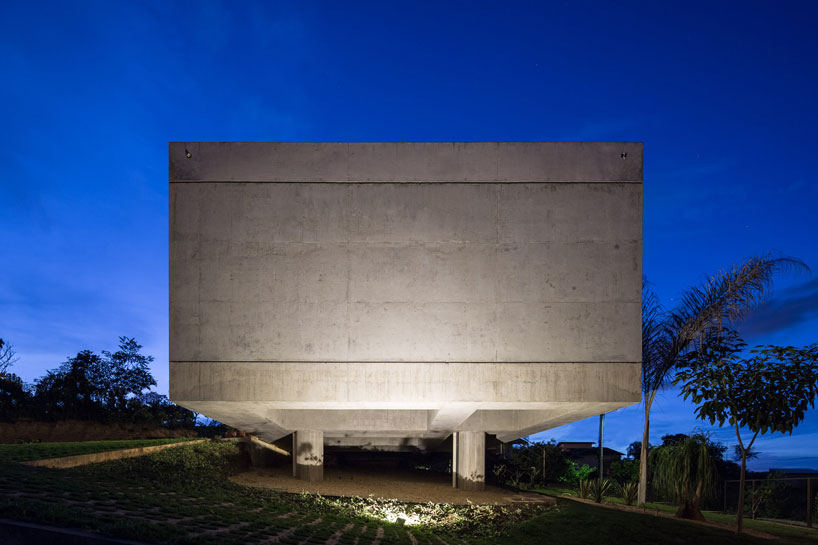 casa-solar-da-serra-3.4-arquitetura-brasilia-brazil-designboom-02