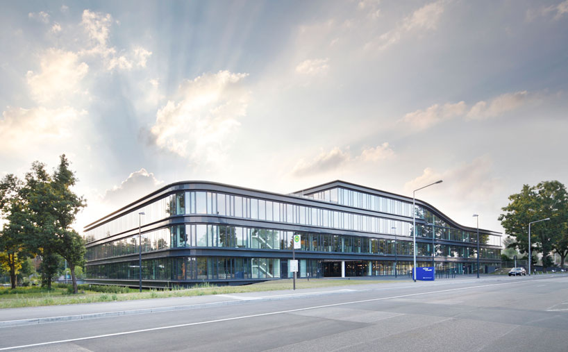 easy-credit-HQ-germany-evolution-design-designboom-02