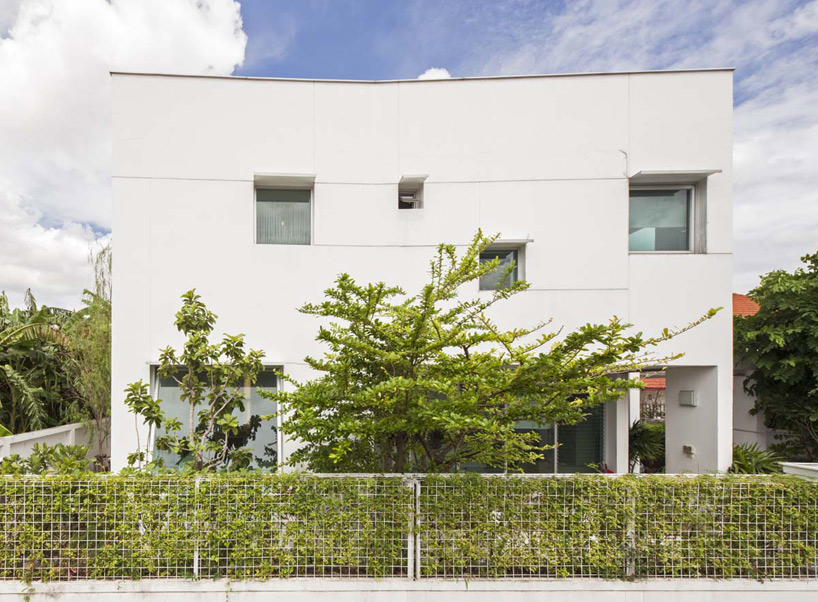 EKAR architects T-house thailand designboom