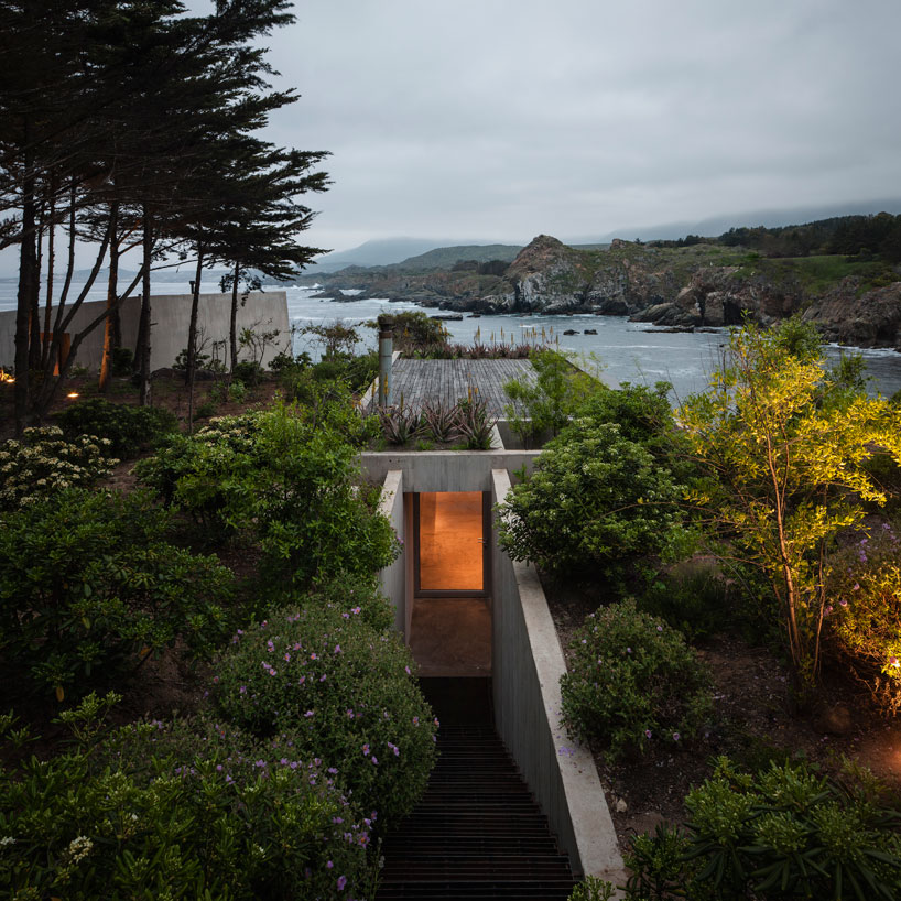 felipe assadi submerges concrete painter's studio in los vilos, chile
