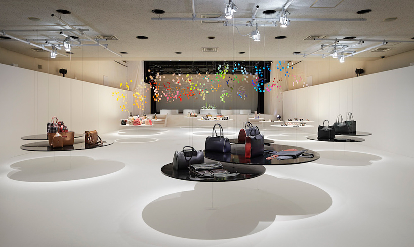 furla-dance-installation-emmanuelle-moureaux-tokyo-designboom-02