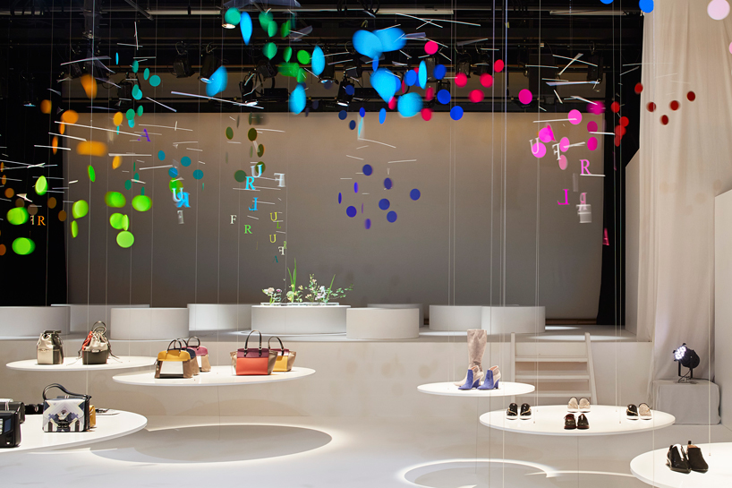 furla-dance-installation-emmanuelle-moureaux-tokyo-designboom-02
