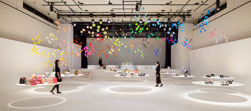 furla-dance-installation-emmanuelle-moureaux-tokyo-designboom-02