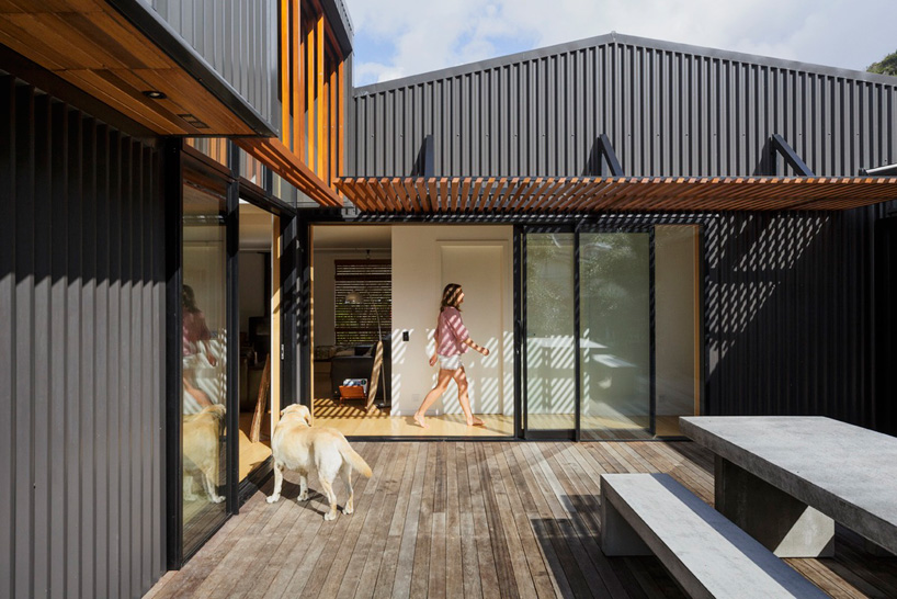 irving smith jack architects offSET shed house new zealand designboom