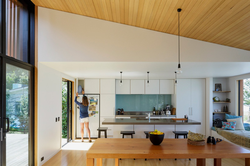 irving smith jack architects offSET shed house new zealand designboom