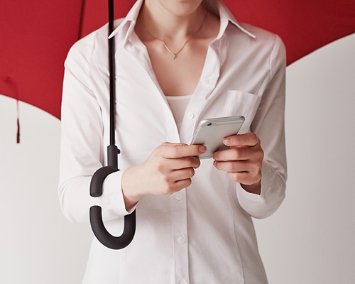 rain impeding your texting? try the phone-brella by kt design