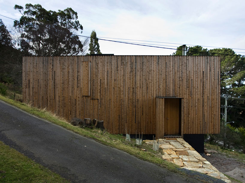 little-big-house-room-11-architects-tasmania-designboom-02