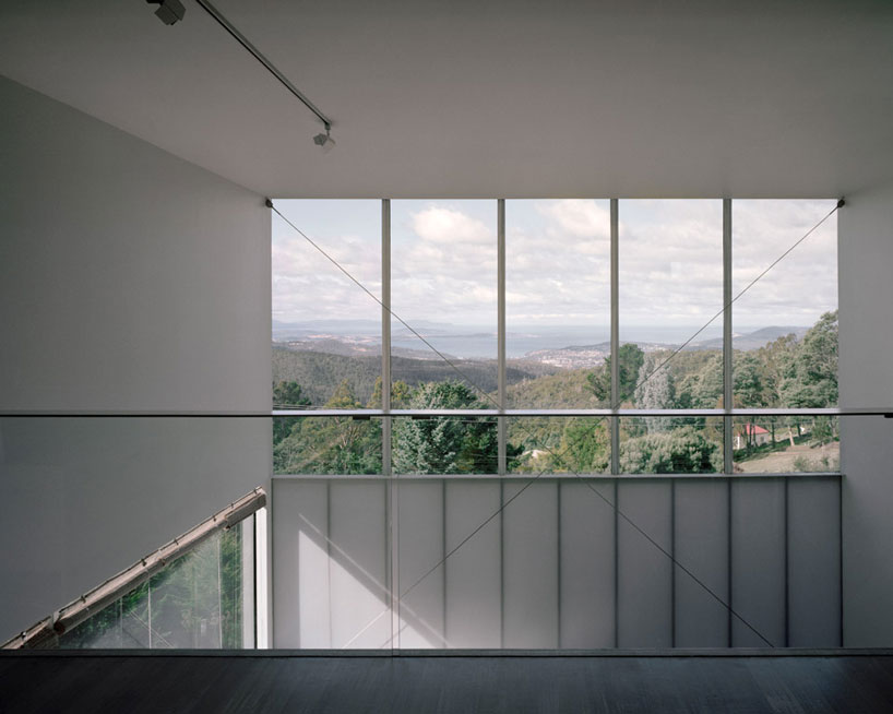 little-big-house-room-11-architects-tasmania-designboom-02