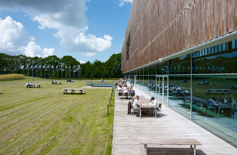 mateo-arquitectura-PGGM-HQ-zeit-holland-designboom-02