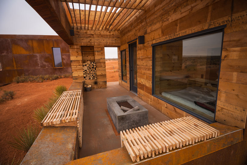 red-sands-cabins-design-build-bluff-mexican-water-chapter-designboom-03