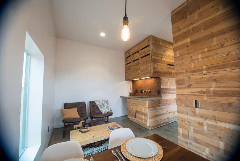 red-sands-cabins-design-build-bluff-mexican-water-chapter-designboom-03