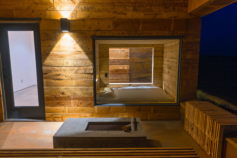 red-sands-cabins-design-build-bluff-mexican-water-chapter-designboom-03
