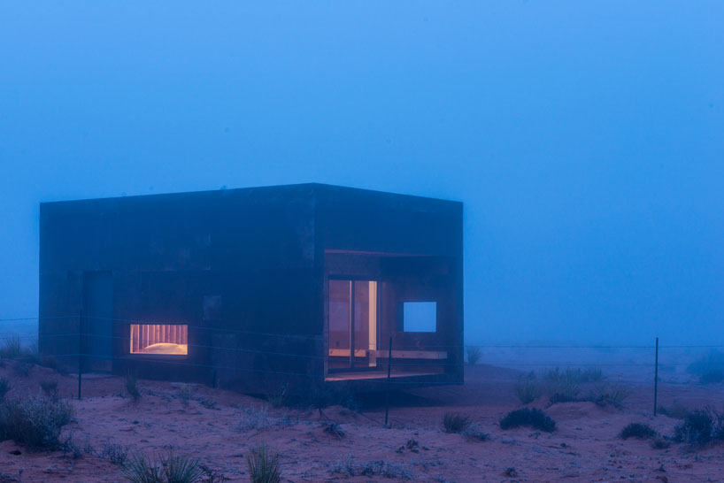 red-sands-cabins-design-build-bluff-mexican-water-chapter-designboom-03