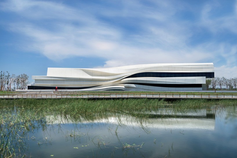 yinchuan's museum of contemporary art reflects china's yellow river