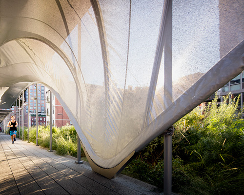 zaha hadid's high line installation protects pedestrians from construction work