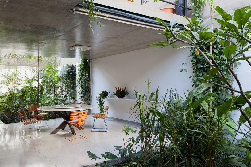 CR2 arquitetura casa jardins house interiors sao paulo brazil designboom