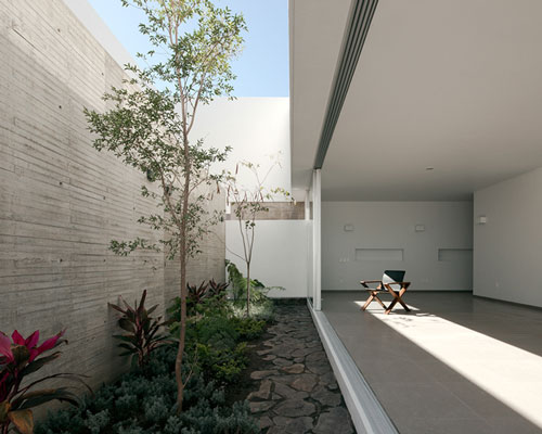 abraham cota paredes frames views of the sky in this private home in mexico