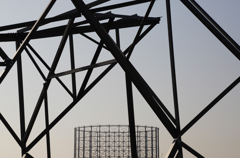 alex-chinneck-london-design-festival-a-bullet-from-a-shooting-star-designboom-12