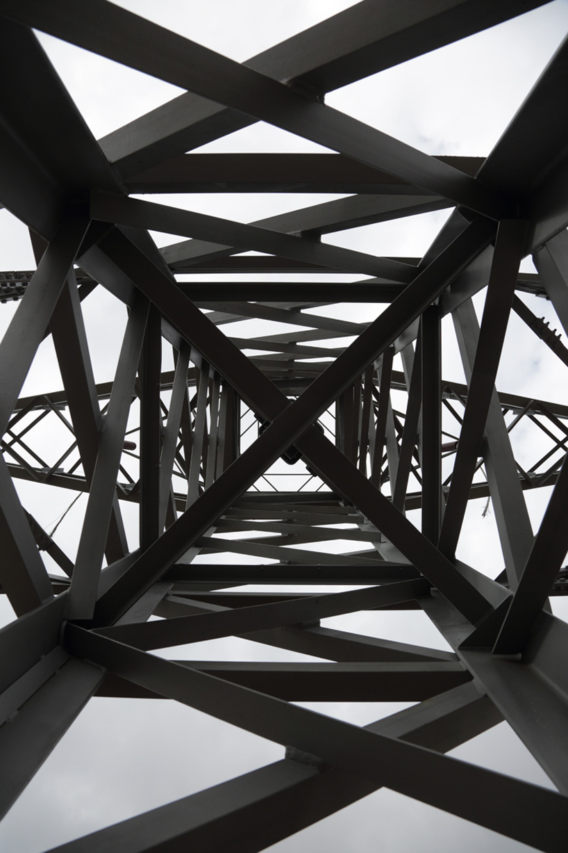 alex-chinneck-london-design-festival-a-bullet-from-a-shooting-star-designboom-13