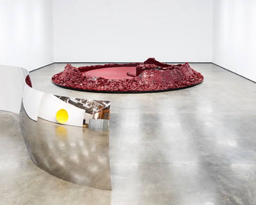 anish kapoor exhibits wax works, voids and mirrors for first solo show in russia