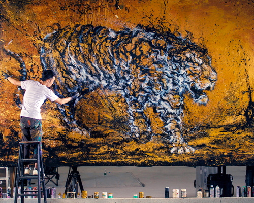 hua tunan's chaotic yet controlled painted tiger blends textures + techniques