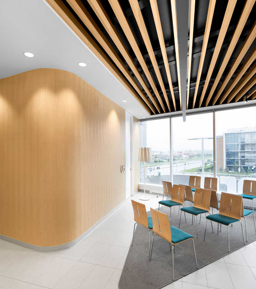 jean-lessard-architects-uniprix-pharmacy-montreal-designboom-02