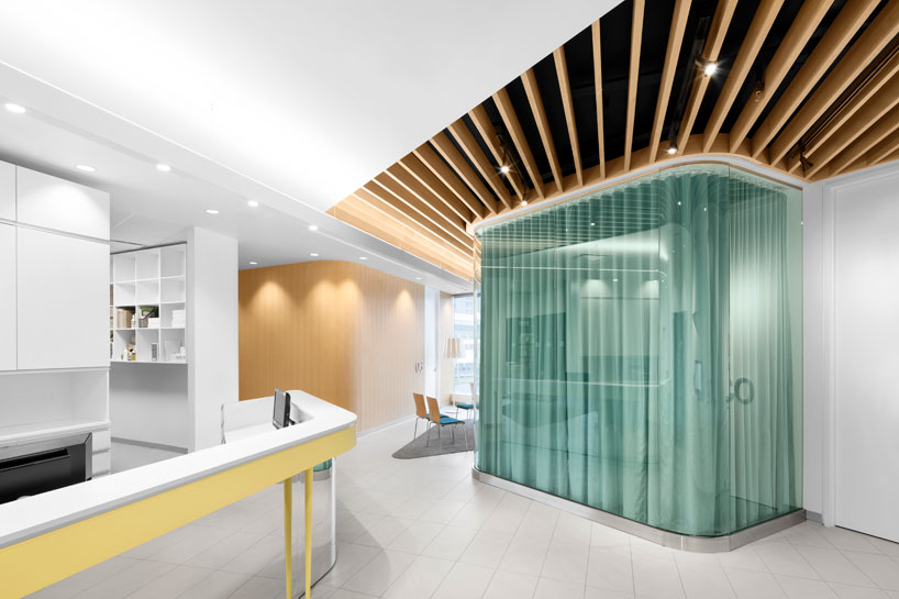 jean-lessard-architects-uniprix-pharmacy-montreal-designboom-02