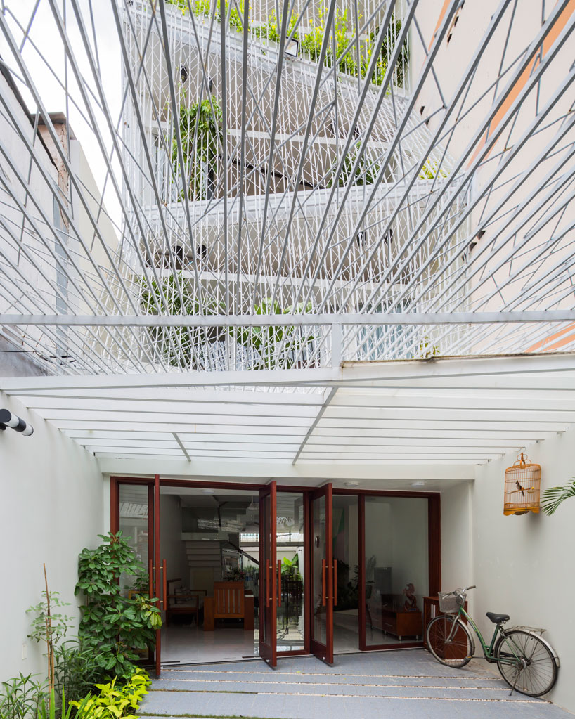 mel-schenck-breeze-house-ho-chi-minh-city-vietnam-designboom-02