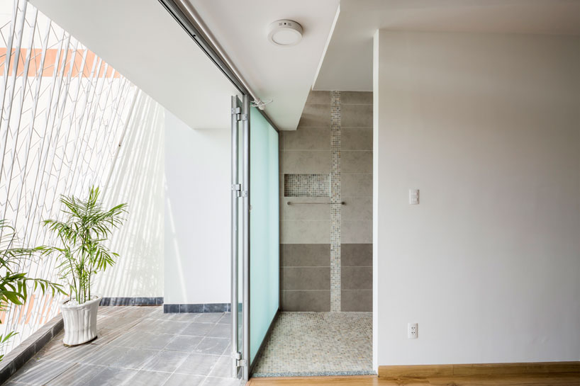mel-schenck-breeze-house-ho-chi-minh-city-vietnam-designboom-02