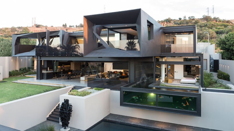 nico van der meulen wraps kloof road house with morphed steel