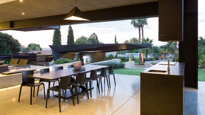 nico-van-der-meulen-architects-kloof-road-house-johannesburg-sa-designboom-02