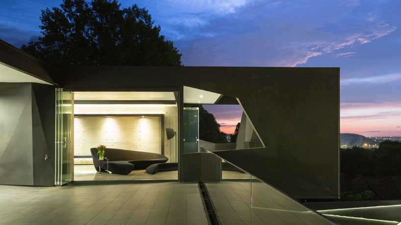 nico-van-der-meulen-architects-kloof-road-house-johannesburg-sa-designboom-02