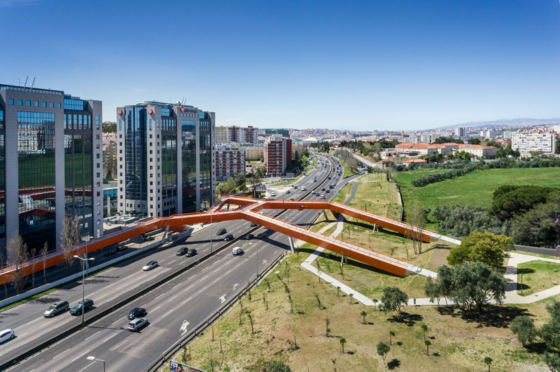 pedestrian-and-cycling-bridge-maximina-almeida-+-telmo-cruz-lisbon-designboom-02